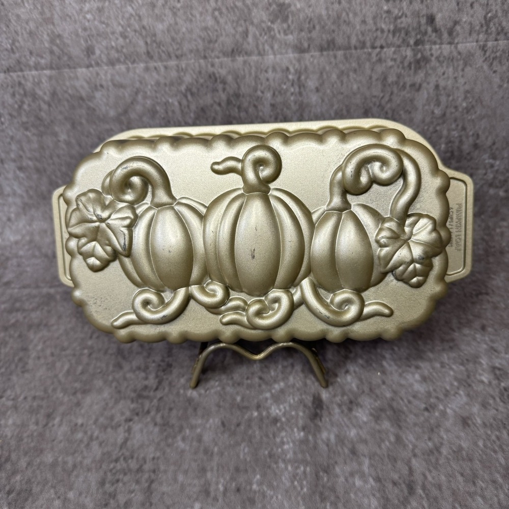 Nordic Ware Botanical Pumpkin Loaf Pan 6 Cups / 1.4 Liters